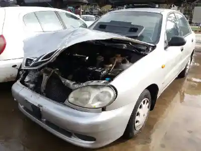 Veículo de Sucata daewoo lanos cool do ano 2000 alimentado a15sms