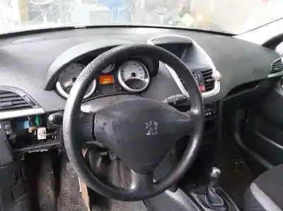 Veículo de Sucata peugeot 207 x-line do ano 2006 alimentado 8hz