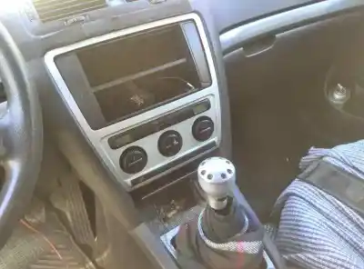 Veículo de Sucata skoda octavia berlina (1z3) easy do ano 2005 alimentado bjb