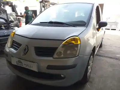 Véhicule à la ferraille RENAULT                                            MODUS I                                                                                                                                                                                                                                                    K9K750                                                                                                                                                                                                                                                     de l'année 2005 alimenté K9K750