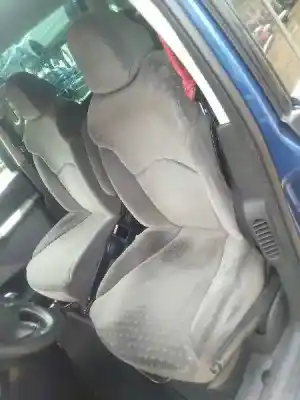 Veicolo di demolizione peugeot 807 st pack dell'anno 2004 alimentato d-rht