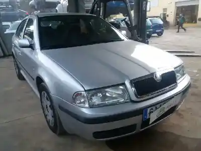 Veicolo di demolizione skoda octavia berlina (1u2) ambiente dell'anno 2001 alimentato alh