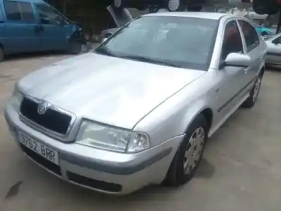 Sloopvoertuig skoda octavia berlina (1u2) ambiente van het jaar 2002 aangedreven alh
