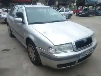 Sloopvoertuig skoda octavia berlina (1u2) ambiente van het jaar 2002 aangedreven alh