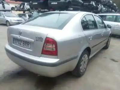 Sloopvoertuig skoda octavia berlina (1u2) ambiente van het jaar 2002 aangedreven alh