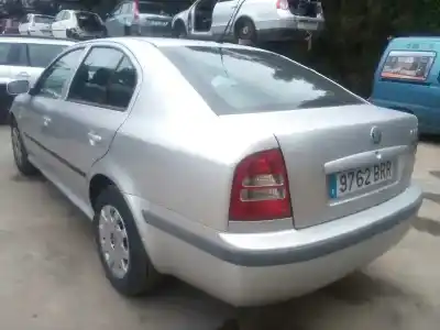 Sloopvoertuig skoda octavia berlina (1u2) ambiente van het jaar 2002 aangedreven alh