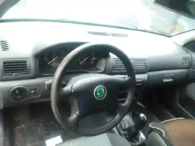 Здавання транспортного засобу SKODA OCTAVIA BERLINA (1U2) Ambiente року 2002 потужний ALH