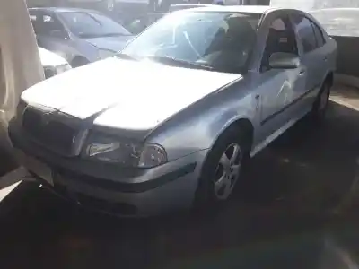 Veicolo di demolizione skoda octavia berlina (1u2) ambiente dell'anno 2003 alimentato alh