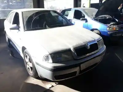 Veículo de Sucata SKODA OCTAVIA BERLINA (1U2) Ambiente do ano 2003 alimentado ALH