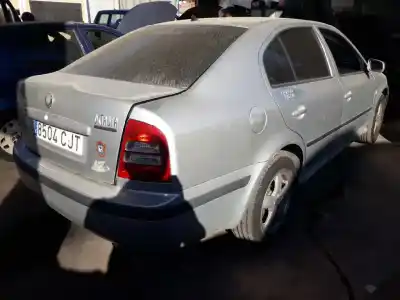 Veicolo di demolizione skoda octavia berlina (1u2) ambiente dell'anno 2003 alimentato alh