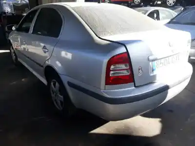Veicolo di demolizione skoda octavia berlina (1u2) ambiente dell'anno 2003 alimentato alh