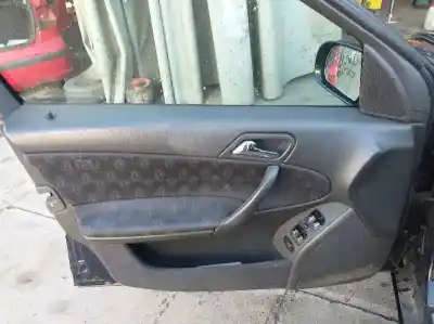 Здавання транспортного засобу MERCEDES-BENZ CLASE C (W203) C 220 CDI (203.006) року 2001 потужний OM611962
