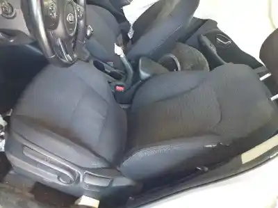 Здавання транспортного засобу kia carens iv 1.7 crdi року 2001 потужний d4fd