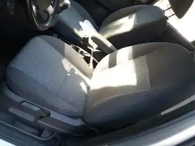 Здавання транспортного засобу ford focus c-max (cap) trend (d) року 2004 потужний g8da