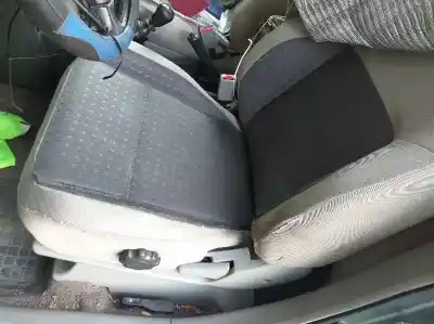 Veículo de Sucata nissan x-trail (t30) comfort do ano 2002 alimentado yd22