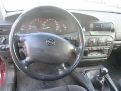 Veículo de Sucata opel omega b elegance berlina do ano 1999 alimentado 