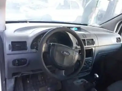 Здавання транспортного засобу ford tourneo connect (tc7) kombi corta року 2004 потужний bhpa Здавання транспортного засобу ford tourneo connect (tc7) kombi corta року 2004 потужний bhpa