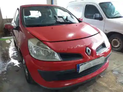 Veículo de Sucata renault clio iii imusic confort dynamique do ano 2001 alimentado k4j780