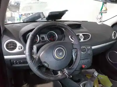 Veículo de Sucata renault clio iii imusic confort dynamique do ano 2001 alimentado k4j780