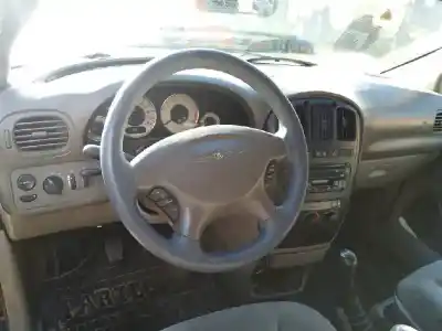 Veículo de Sucata CHRYSLER VOYAGER (RG) 2.5 CRD SE Grand Voyager do ano 2002 alimentado ENJ