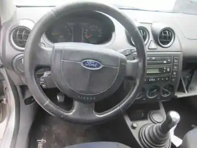 Veículo de Sucata ford fiesta (cbk) trend do ano 2002 alimentado fxjb