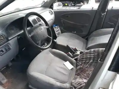 Veículo de Sucata kia rio ls berlina do ano 2001 alimentado a3e