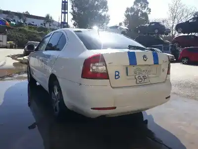 Veículo de Sucata skoda octavia berlina (1z3) collection do ano 2012 alimentado chg