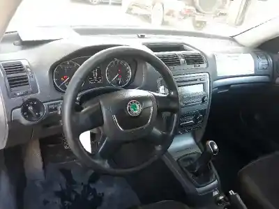 Veículo de Sucata skoda octavia berlina (1z3) collection do ano 2012 alimentado chg