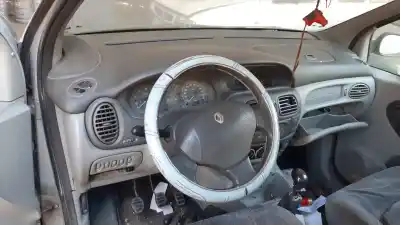 Hurda Aracı renault megane scénic (ja0/1_) 1.6 16v (ja0b ja04 ja11 ja00) yılın 2001 güçlü k4m