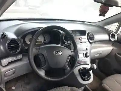 Veicolo di demolizione kia carens (un) emotion dell'anno 2001 alimentato d4ea