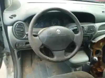 Scrapping Vehicle renault scénic i monospace (ja0/1_, fa0_) 1.9 dti (ja1u) of the year 2002 powered f9q744