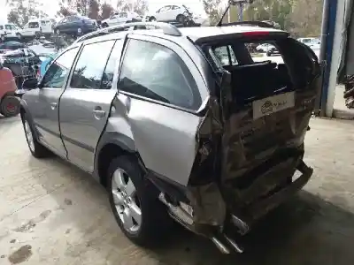 Sloopvoertuig skoda octavia combi (1z5) scout 4x4 van het jaar 2001 aangedreven bmm