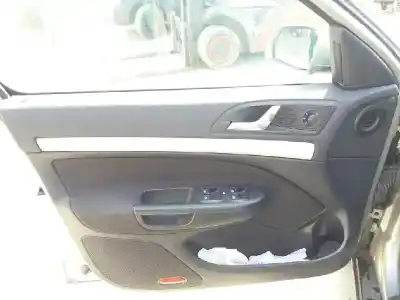 Sloopvoertuig skoda octavia combi (1z5) scout 4x4 van het jaar 2001 aangedreven bmm