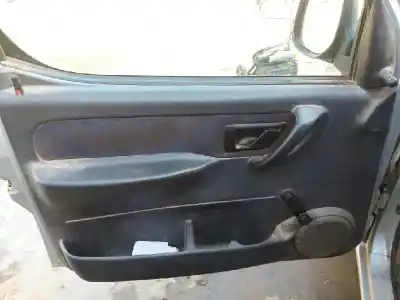 Sloopvoertuig PEUGEOT PARTNER (S1) Combispace van het jaar 2003 aangedreven WJY