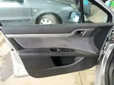 Sloopvoertuig peugeot 407 sw st confort van het jaar 2004 aangedreven rhr