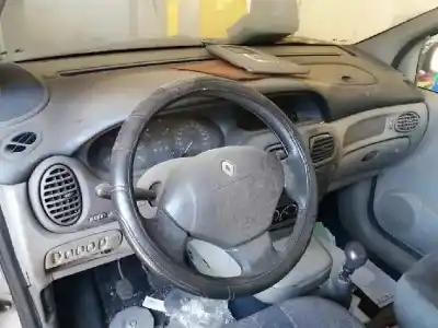 Здавання транспортного засобу renault scenic (ja..) 1.9 dci authentique року 2000 потужний f9q732