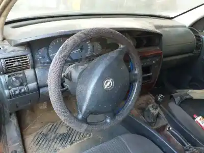 Veículo de Sucata opel omega b elegance berlina do ano 2002 alimentado y25dt