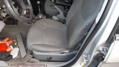 Vehicul casat chrysler sebring berlina 2.0 crd limited al anului 2001 alimentat ecd