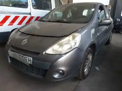 Veicolo di demolizione renault clio iii exception dell'anno 2001 alimentato d4f740