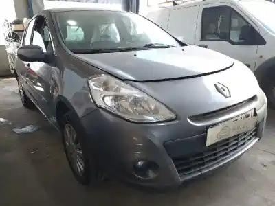Veicolo di demolizione renault clio iii exception dell'anno 2001 alimentato d4f740