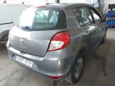 Veicolo di demolizione renault clio iii exception dell'anno 2001 alimentato d4f740