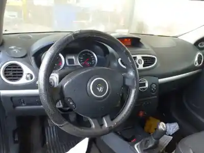 Veicolo di demolizione renault clio iii exception dell'anno 2001 alimentato d4f740