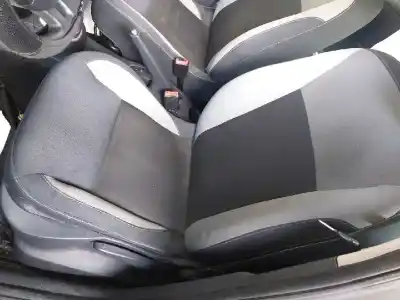 Veicolo di demolizione renault clio iii exception dell'anno 2001 alimentato d4f740