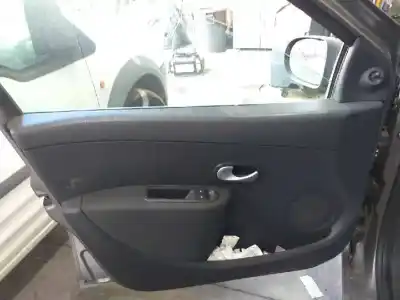 Veicolo di demolizione renault clio iii exception dell'anno 2001 alimentato d4f740