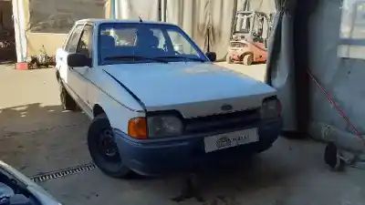 Veicolo di demolizione ford escort berlina/turnier cl berlina dell'anno 1988 alimentato jla