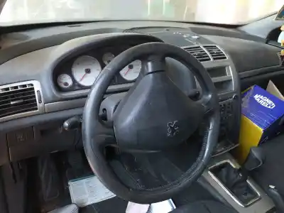 Здавання транспортного засобу peugeot 407 sw sr confort року 2001 потужний 9hz