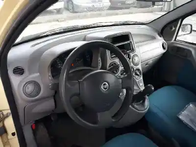 Veicolo di demolizione fiat panda (169) 1.2 8v dynamic dell'anno 2004 alimentato 188a4000