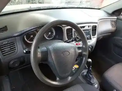Véhicule à la ferraille kia rio 1.5 crdi ex2 de l'année 2006 alimenté d4fa