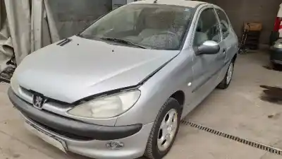 Vehicul casat PEUGEOT 206 BERLINA 1.4 al anului 1999 alimentat KFW