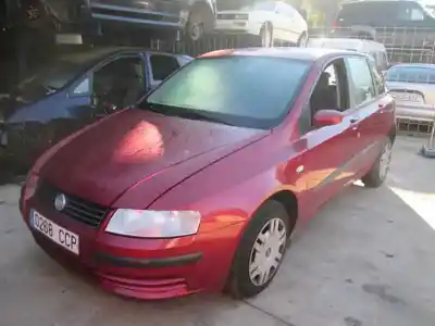 Veicolo di demolizione fiat stilo (192_) 1.6 16v (192_xb1a) dell'anno 2002 alimentato 